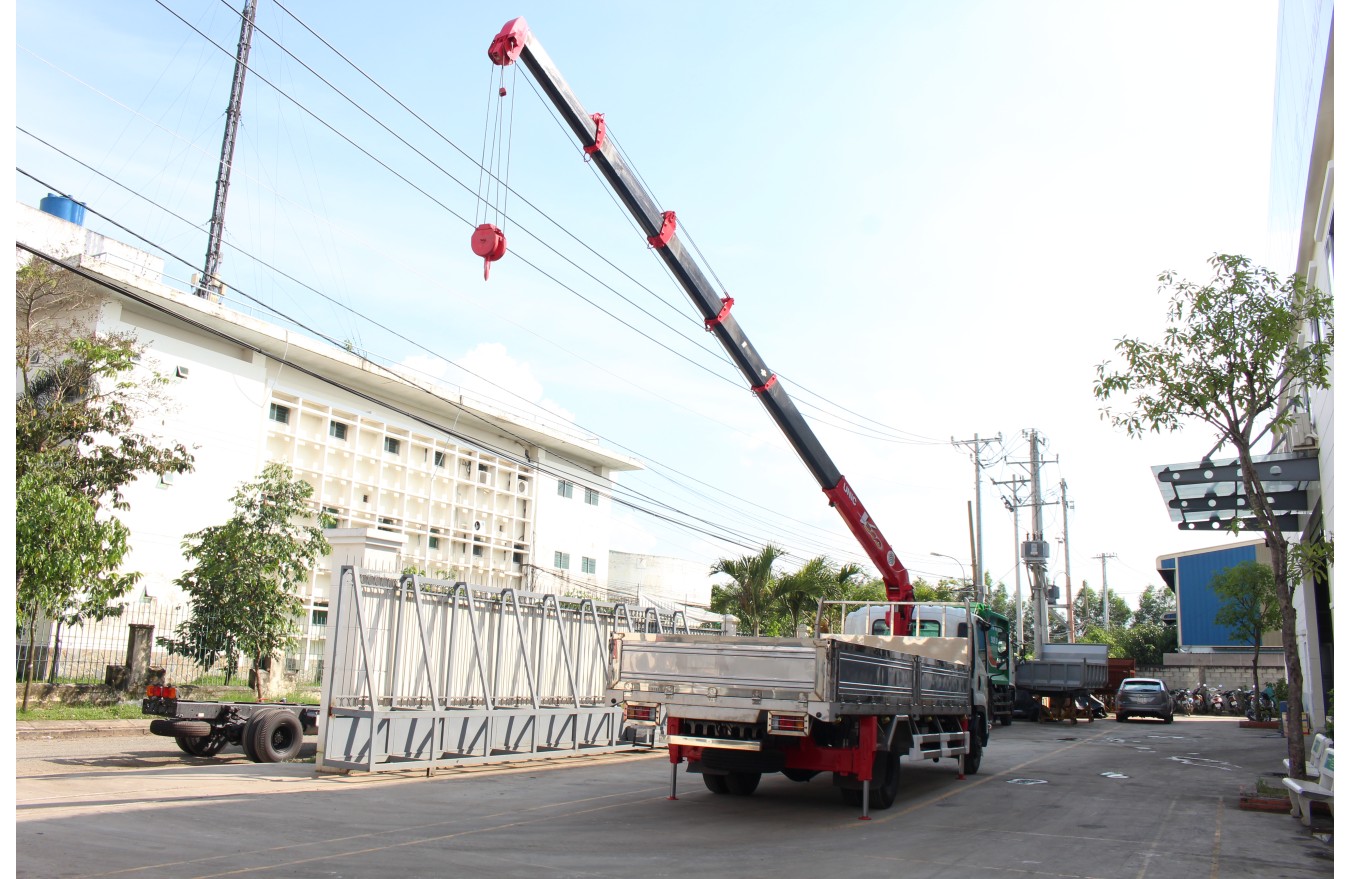 CẨU UNIC UR-V340K