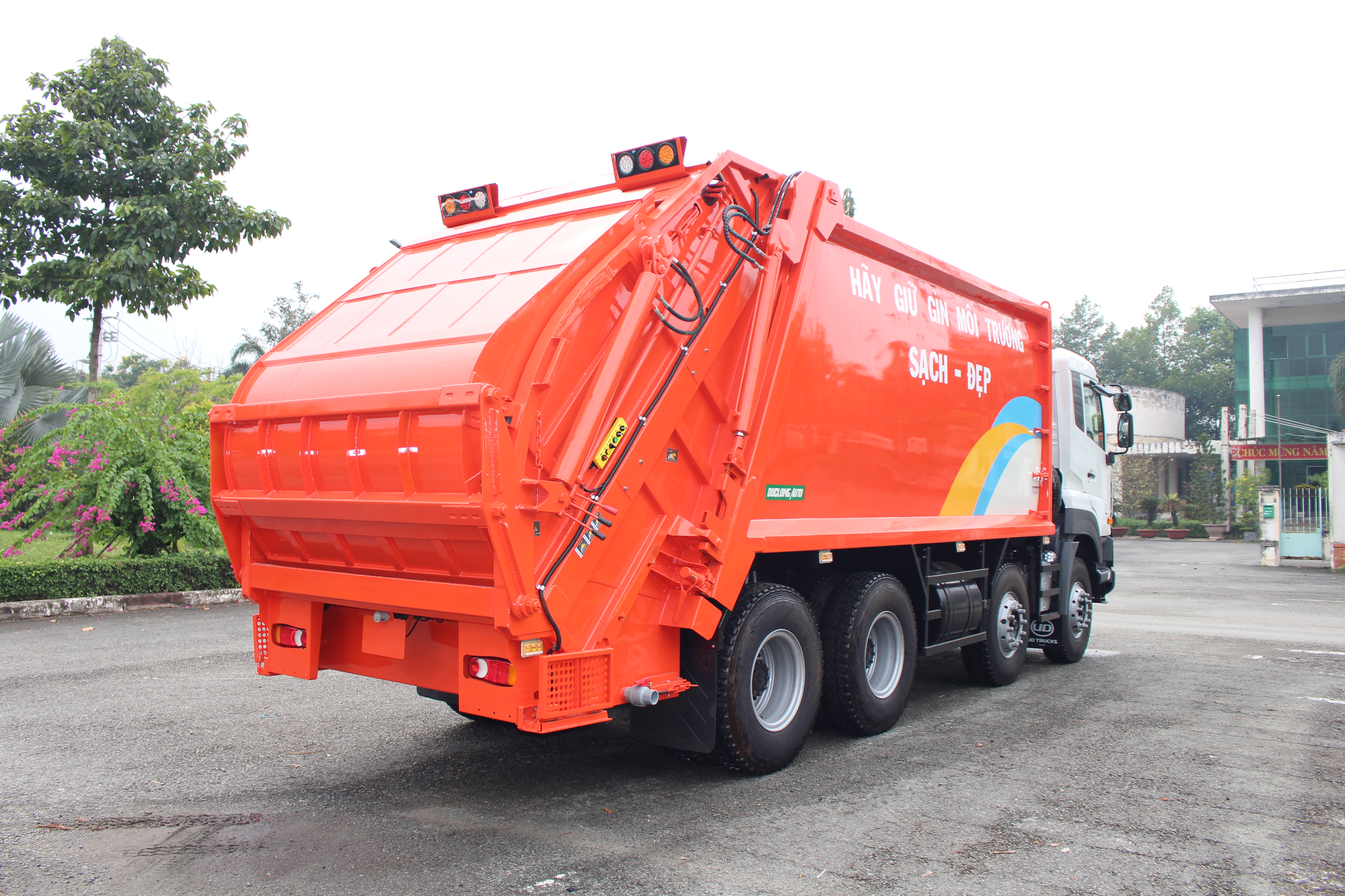 Xe ép chở rác tải trọng 13.5 tấn